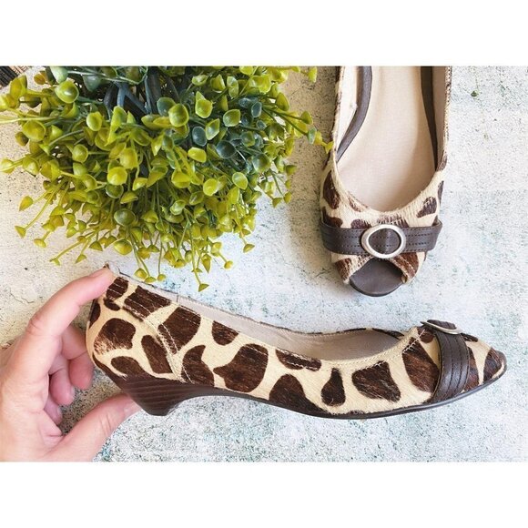 ALDO Comfortable Wedge Shoes Leather Animal Fur Casual Peep Toe Women's SZ 6.5 - Picture 2 of 11